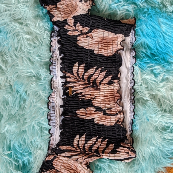 Beautiful Off Shoulder Floral swim top - Picture 3 of 4